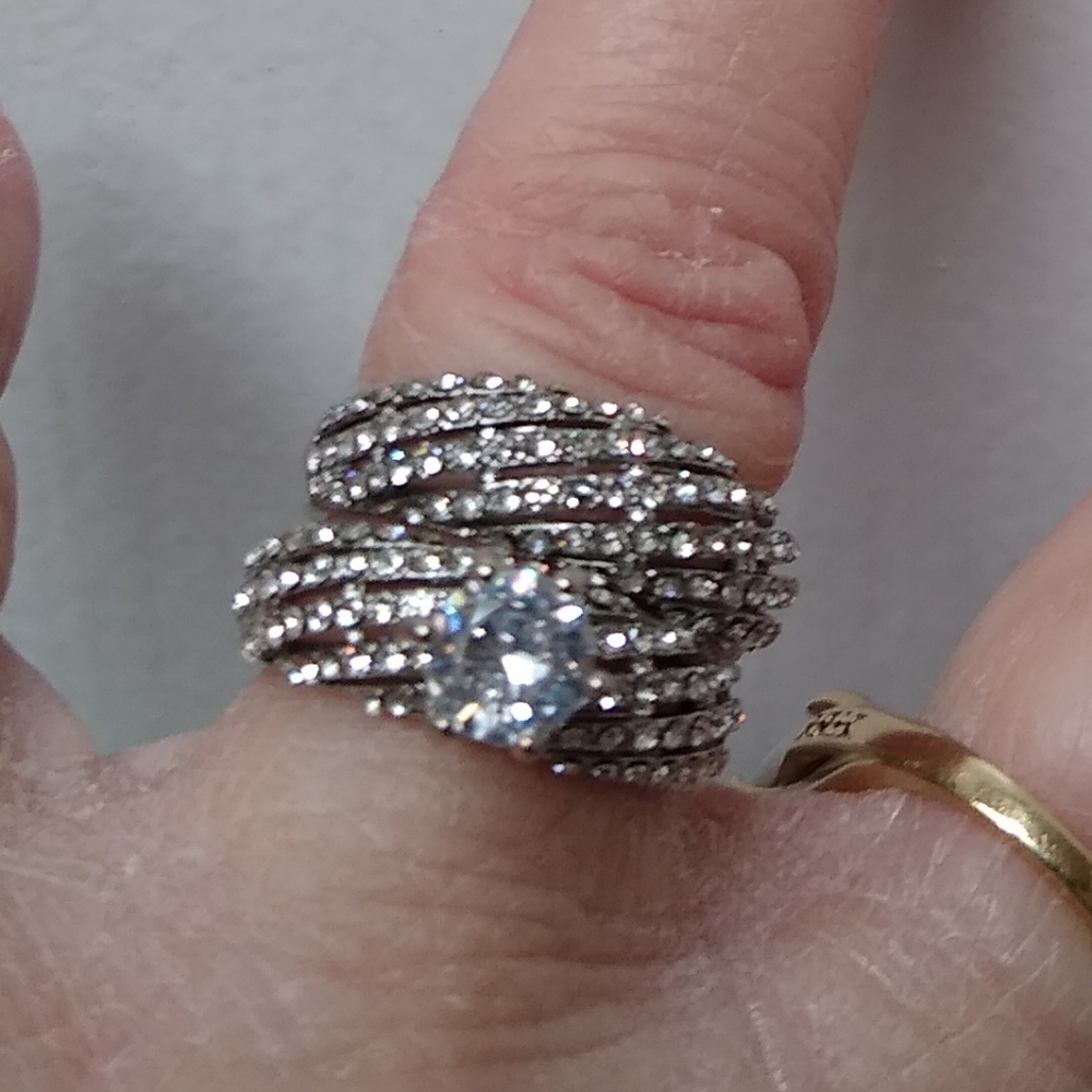 NWT WHITE SAPPHIRE WEDDING RINGS - Picture 3 of 6